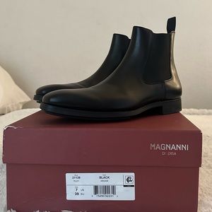MAGNANNI RILEY CHELSEA BOOTS